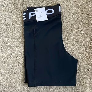 💣BRAND NEW Nike pros💣